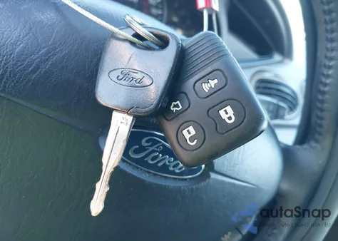 2004 Ford Focus Zts из США, поврежденный, VIN 1FAFP38Z44W179596